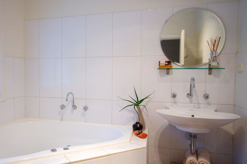Healesville Apartments - Redcliffe Tourism 4