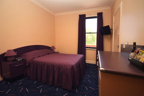 Mitchell River Tavern - Redcliffe Tourism 18