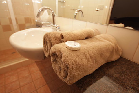 Mitchell River Tavern - Redcliffe Tourism 5