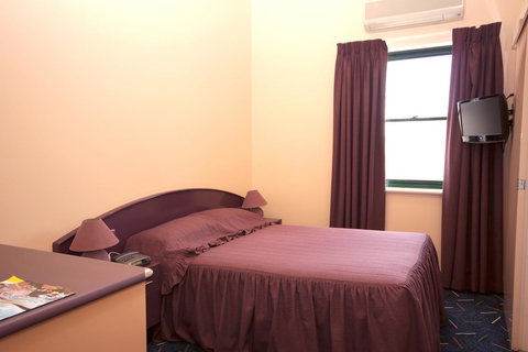 Mitchell River Tavern - Redcliffe Tourism 15