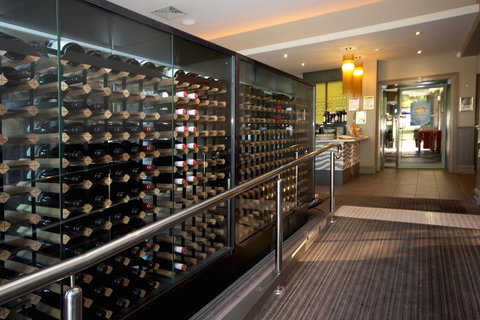 Mitchell River Tavern - Redcliffe Tourism 3