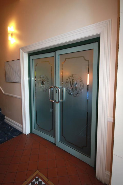 Mitchell River Tavern - Redcliffe Tourism 11