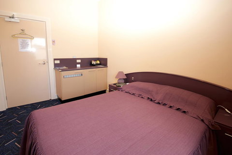 Mitchell River Tavern - Redcliffe Tourism 14