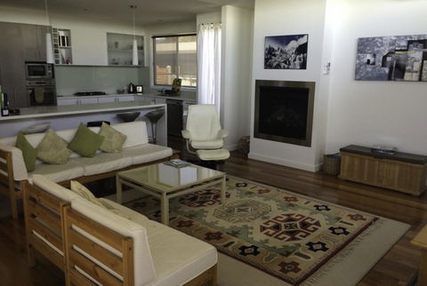 19 Glen Eagles Close - Redcliffe Tourism 2