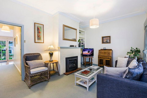 Edge17 Port Fairy Wharf - Redcliffe Tourism 0