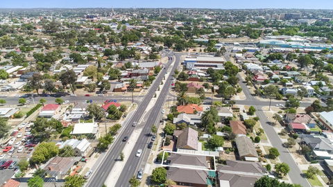 Black Lotus Townhouse - Redcliffe Tourism 13
