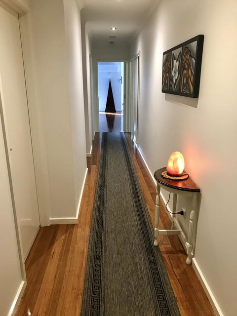 Black Lotus Townhouse - Redcliffe Tourism 9