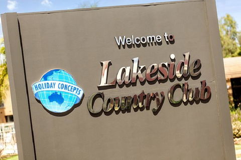 Lakeside Country Club - Redcliffe Tourism 8