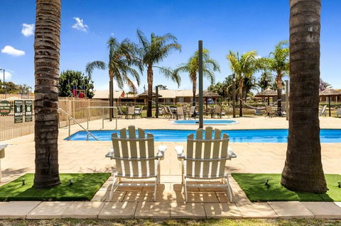 Lakeside Country Club - Redcliffe Tourism 0