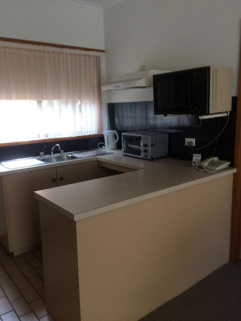 Ambassador Motor Inn - Redcliffe Tourism 26