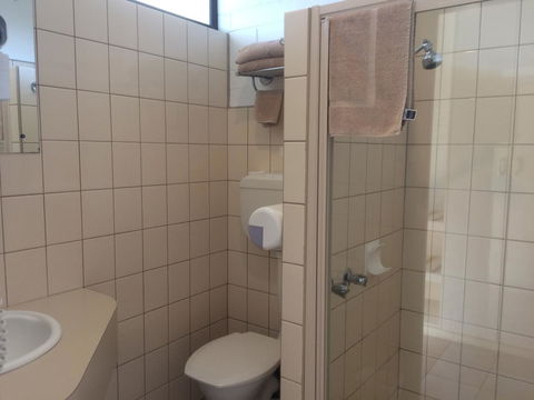 Ambassador Motor Inn - Redcliffe Tourism 9