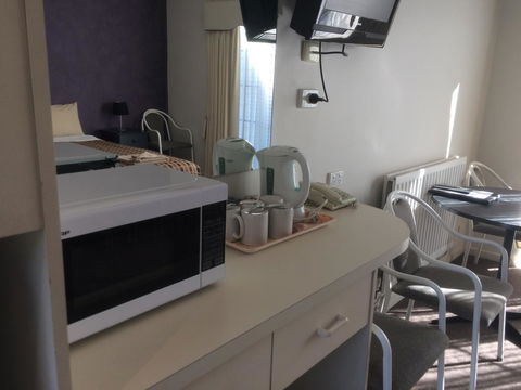 Ambassador Motor Inn - Redcliffe Tourism 3