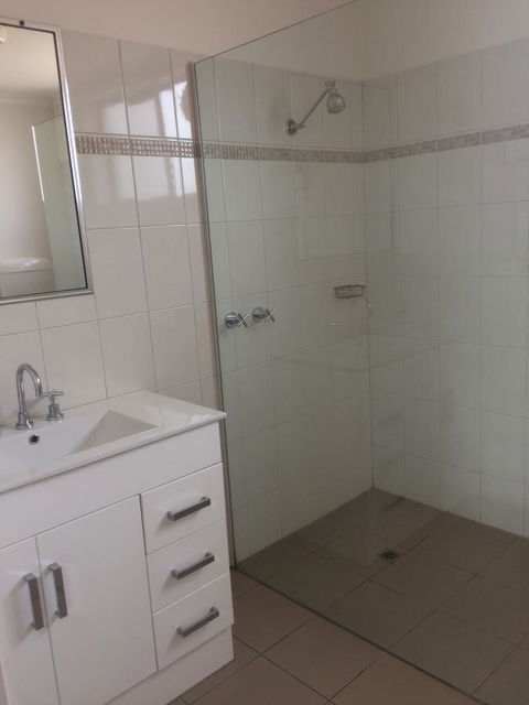 Ambassador Motor Inn - Redcliffe Tourism 28