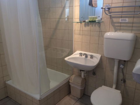 Ambassador Motor Inn - Redcliffe Tourism 2