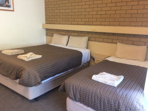Ambassador Motor Inn - Redcliffe Tourism 5