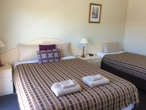 Ambassador Motor Inn - Redcliffe Tourism 13