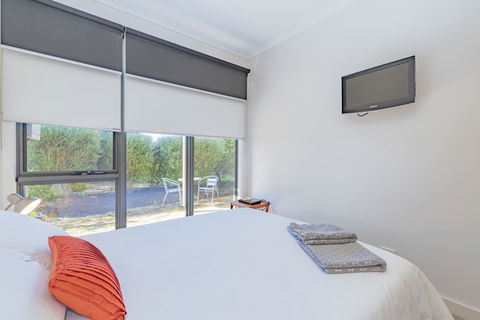 Stylish 3 Bedroom Townhouse - Free Parking - Redcliffe Tourism 20