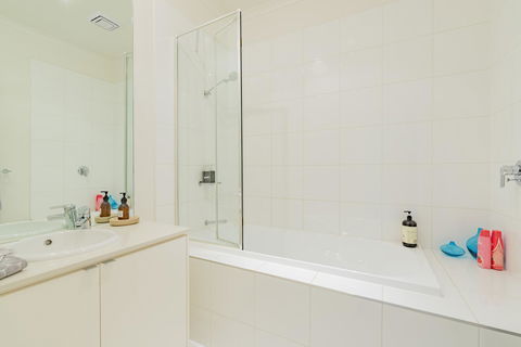Stylish 3 Bedroom Townhouse - Free Parking - Redcliffe Tourism 23