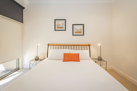 Stylish 3 Bedroom Townhouse - Free Parking - Redcliffe Tourism 6