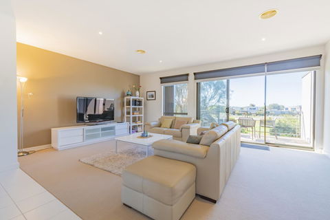Stylish 3 Bedroom Townhouse - Free Parking - Redcliffe Tourism 15