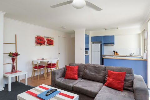 Rainbow Getaway Holiday Apartments - Redcliffe Tourism 6