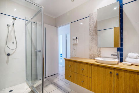 Sunseeker Holiday Apartments - Redcliffe Tourism 4