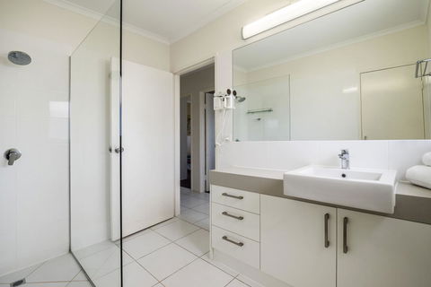 Sunseeker Holiday Apartments - Redcliffe Tourism 35