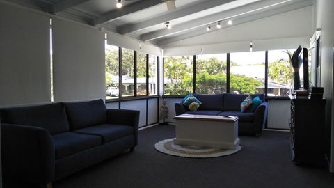 Salty Vibes Retreat - Redcliffe Tourism 9