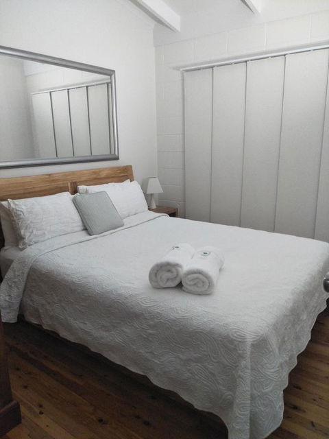 Salty Vibes Retreat - Redcliffe Tourism 5