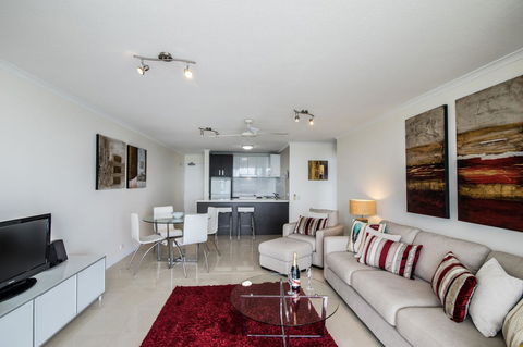 Noosa Harbour Resort - Redcliffe Tourism 12