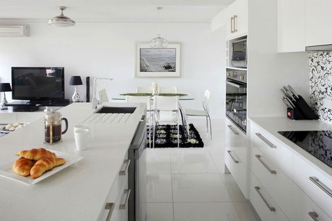 Hotel Laguna - Redcliffe Tourism 3