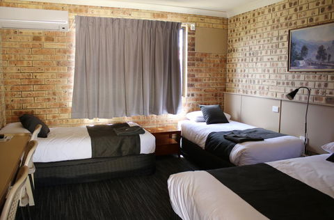 Clermont Country Motor Inn - Redcliffe Tourism 7