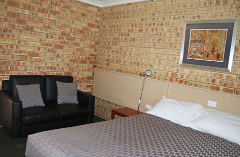 Clermont Country Motor Inn - Redcliffe Tourism 6