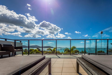 Mirage Whitsundays - Redcliffe Tourism 21