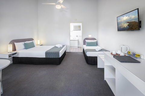 The Beach Motel Hervey Bay - Redcliffe Tourism 12