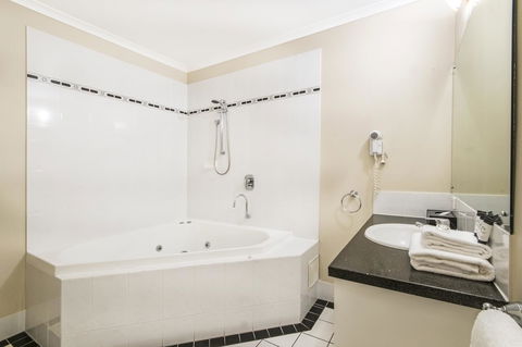 Regal Port Douglas - Redcliffe Tourism 9