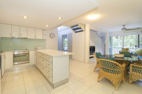 The White House Port Douglas - Redcliffe Tourism 23