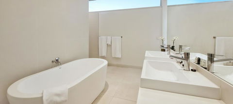 Pool Resort Port Douglas - Redcliffe Tourism 27