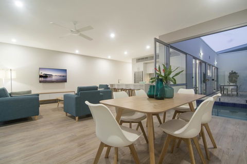 Pool Resort Port Douglas - Redcliffe Tourism 37