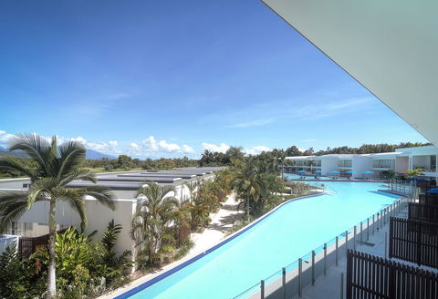 Pool Resort Port Douglas - Redcliffe Tourism 11