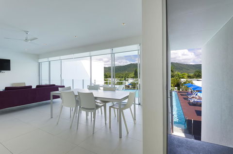 Pool Resort Port Douglas - Redcliffe Tourism 19