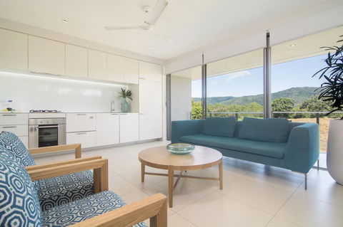 Pool Resort Port Douglas - Redcliffe Tourism 13