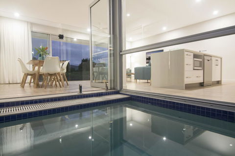 Pool Resort Port Douglas - Redcliffe Tourism 36