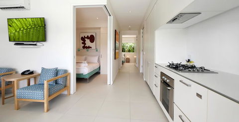 Pool Resort Port Douglas - Redcliffe Tourism 14