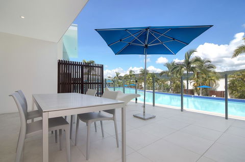 Pool Resort Port Douglas - Redcliffe Tourism 9
