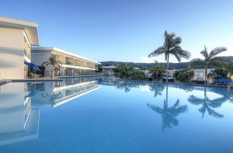 Pool Resort Port Douglas - Redcliffe Tourism 1