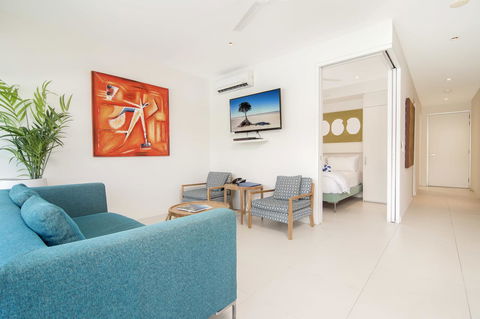Pool Resort Port Douglas - Redcliffe Tourism 32