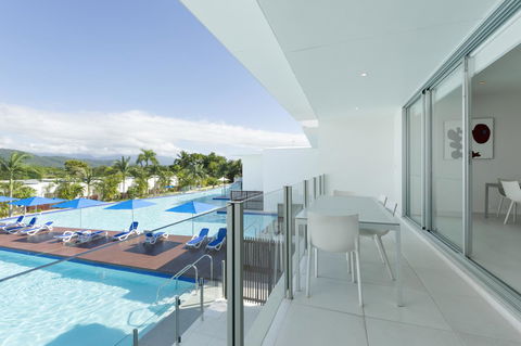 Pool Resort Port Douglas - Redcliffe Tourism 26