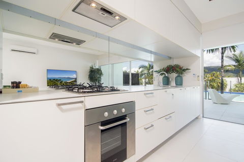 Pool Resort Port Douglas - Redcliffe Tourism 8