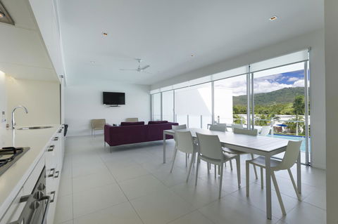 Pool Resort Port Douglas - Redcliffe Tourism 20